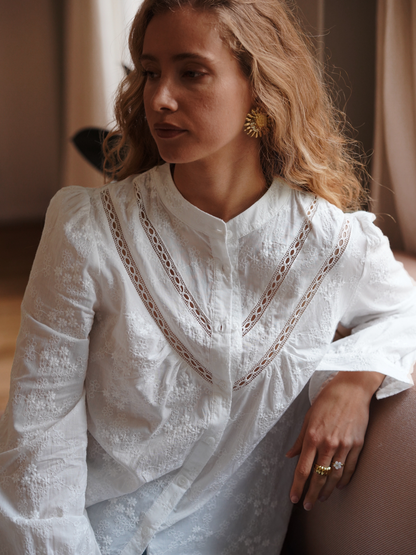 Blouse blanche avec broderies Taille M/L Défectueuse