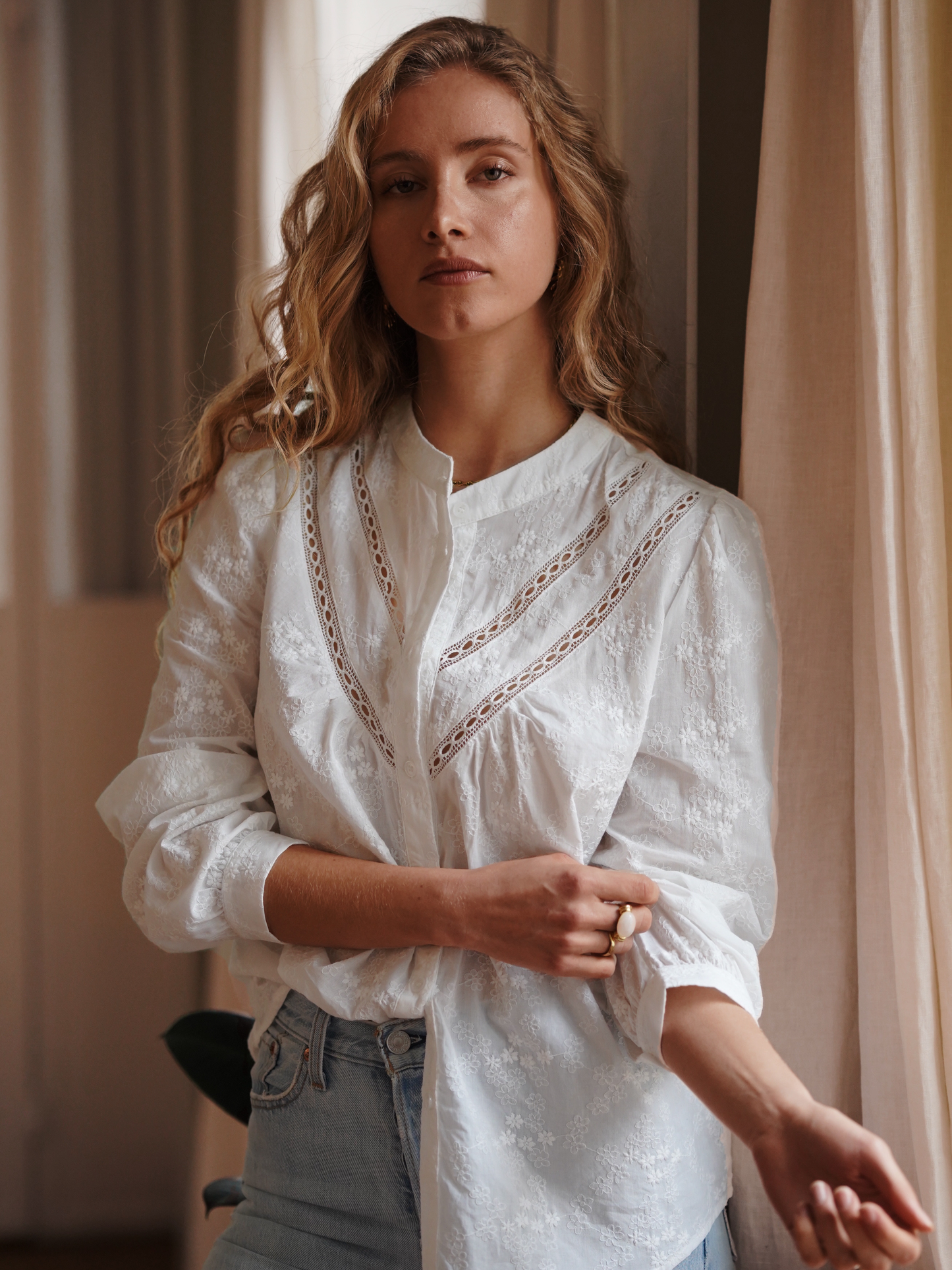 Blouse blanche avec broderies Taille M/L Défectueuse
