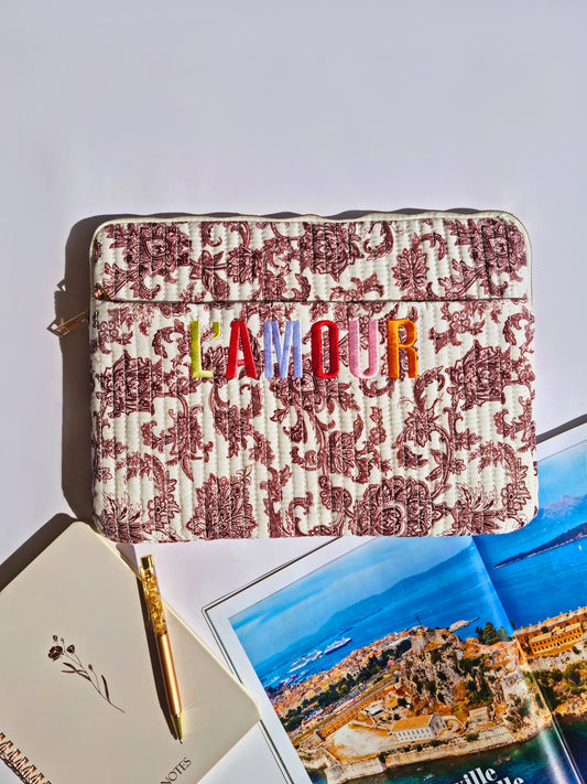 Housse pour ordinateur L’AMOUR – Bordeaux & Blanche