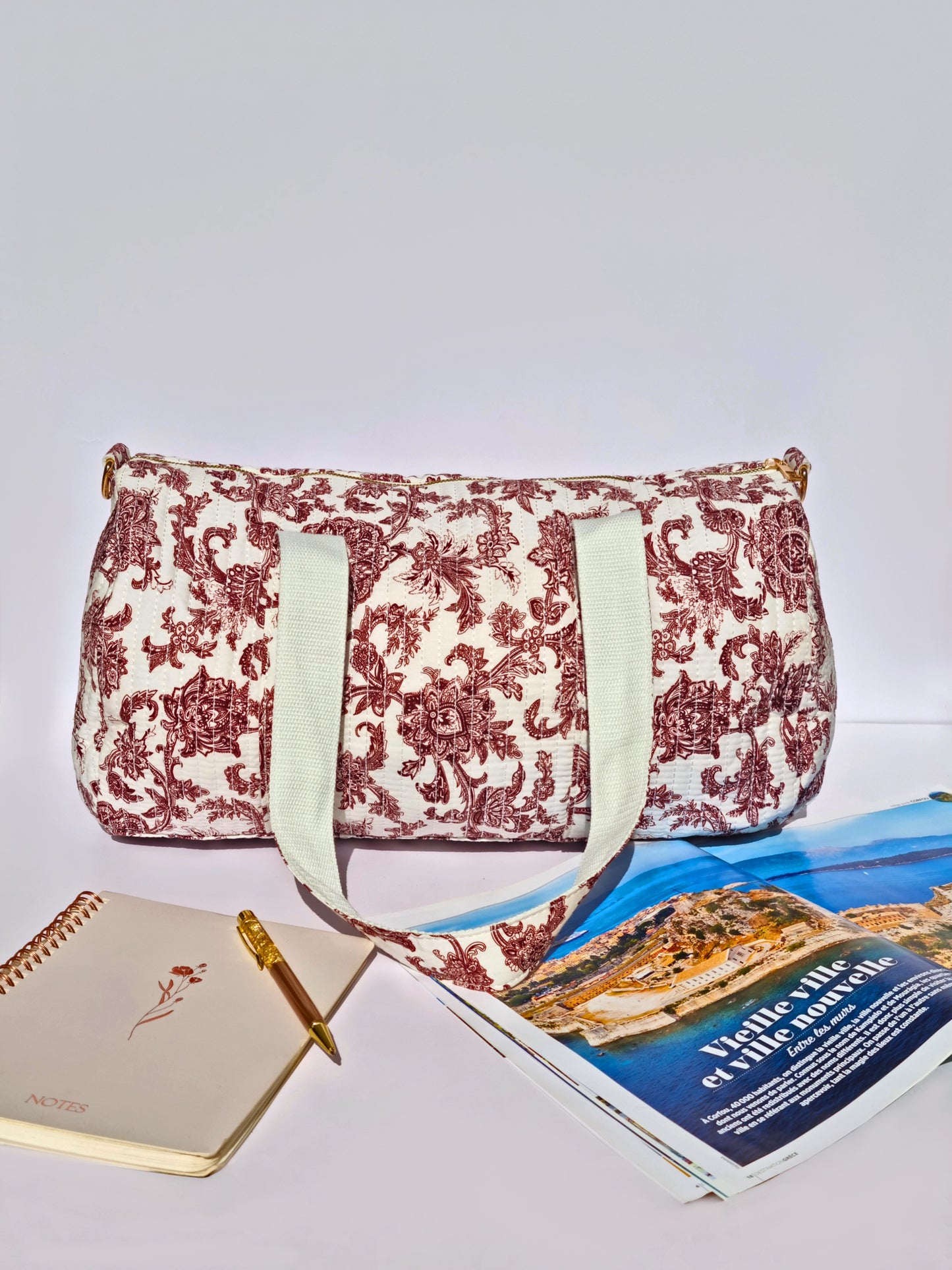 Sac de sport matelassé L’AMOUR – Bordeaux & Blanc