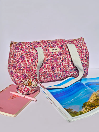 Sac de sport matelassé L’AMOUR – Fleuri rose